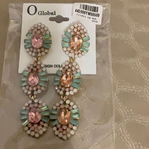 NWT gorgeous dangle earrings!